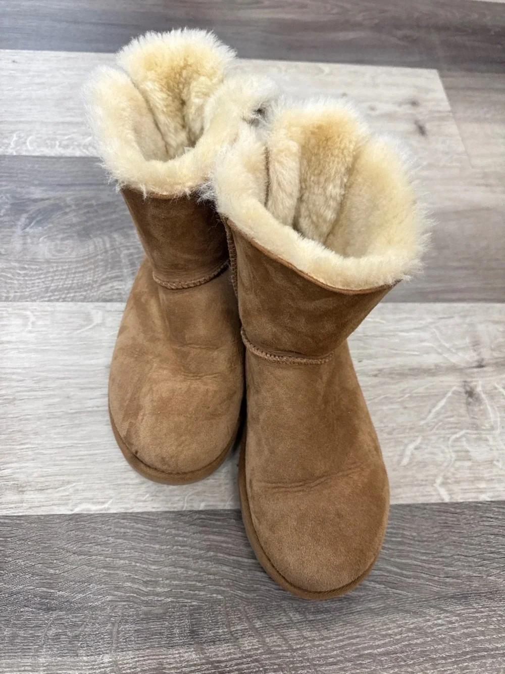 UGGS